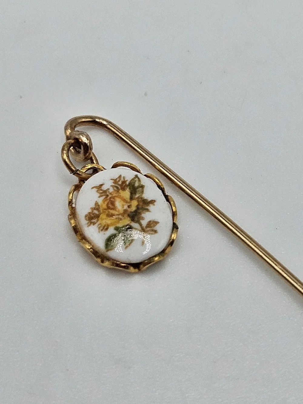 VINTAGE Gold Tone Yellow Rose Flower Dangle Charm Brooch Stick Pin